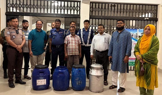 ভাঙ্গুড়ায় সয়াবিন তেল ও কেমিকেল মিশিয়ে তৈরি হয় নকল দুধ