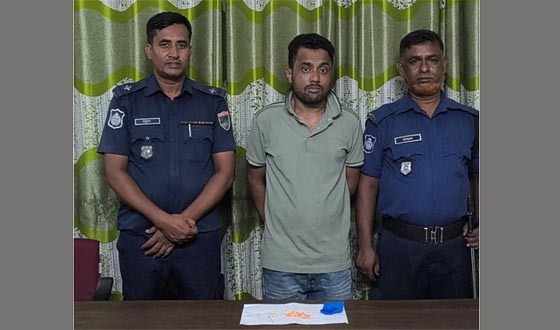 দৌলতপুরে মাদকসহ মাদক ব্যবসায়ী আটক