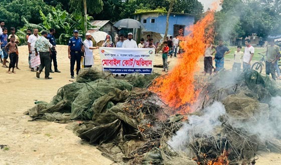গফরগাঁওয়ে মোবাইল কোর্টে জাল জব্দ, জরিমানা