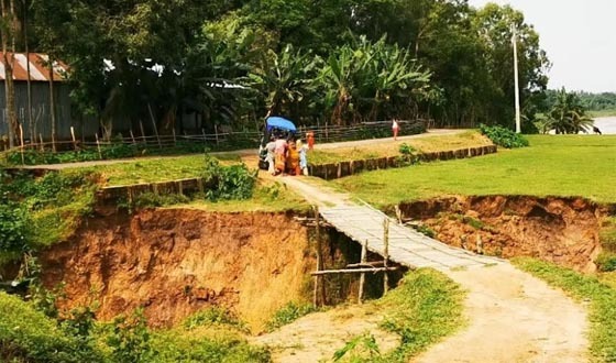 সড়ক যোগাযোগ বিচ্ছিন্ন গ্রাম নালিতাবাড়ীর বাতকুচি