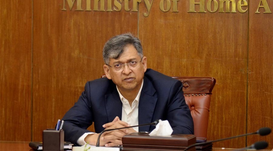 দেশের শীর্ষ সন্ত্রাসী ও চাঁদাবাজদের বিরুদ্ধে শিগগিরই অভিযান শুরু: স্বরাষ্ট্রমন্ত্রী