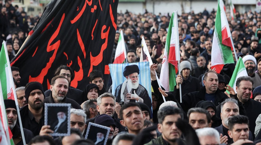 সর্বোচ্চ নেতা নিহতের পর ইরানে আরও হামলা, পাল্টা আঘাতে উত্তেজনা চরমে