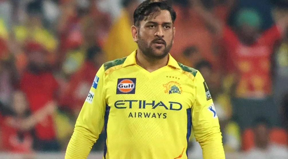 এবার ট্রাফিক আইন লংঘন করে শাস্তি পেলেন ধোনি