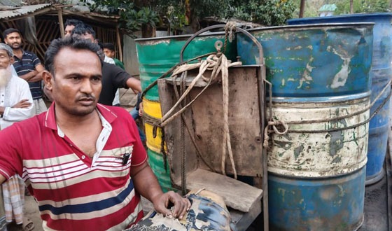 চাটমোহরে জ্বালানি তেল জব্দ, দুইজনের জরিমানা