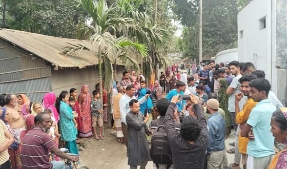 নীলফামারীতে সিজারের বিল পরিশোধ করতে না পারায় চিকিৎসকের বাচ্চা বিক্রির চাপ