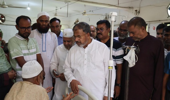 সিংড়া হাসপাতালে চিকিৎসাধীন রোগীর খোঁজ নিলেন এমপি আনু