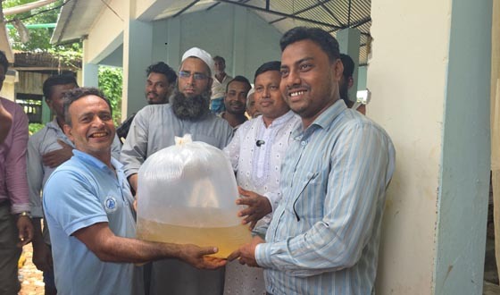 হালদা নদী থেকে আহরিত ডিমের রেনু বিক্রি শুরু