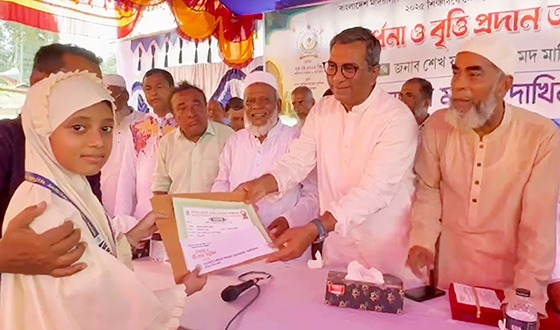 চাঁদপুরে দেড় শতাধিক মেধাবি শিক্ষার্থীকে সংর্বধনা ও বৃত্তি প্রদান