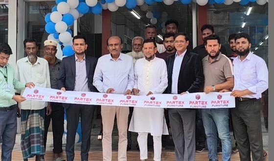 চৌমুহনীতে অভিজাত পারটেক্স ফার্নিচারের শোরুম উদ্বোধন