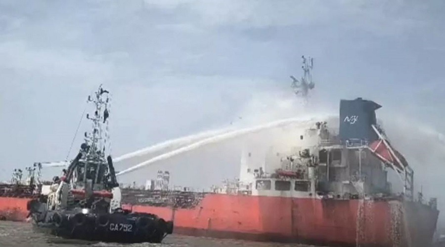 সাড়ে চার ঘণ্টার চেষ্টায় নিয়ন্ত্রণে এলো জাহাজের আগুন