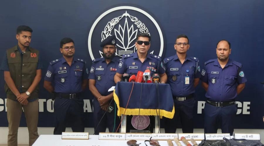 রাউজানে সন্ত্রাসীদের সঙ্গে পুলিশের গুলিবিনিময়, আহত ১২ সদস্য