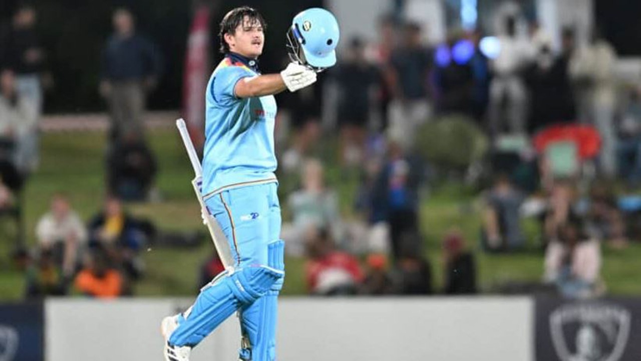গেইলের ১৩ বছরের রেকর্ড ভাঙলেন প্রিটোরিয়াস