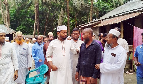 লোহাগড়ায় নিহত স্বেচ্ছাসেবকদল নেতার পরিবারের পাশে এমপি বাচ্চু