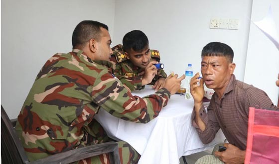 লক্ষীছড়ি বাজারে ফ্রিমেডিকেল ক্যাম্প, ওষধ বিতরণ