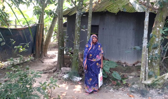 চাটমোহরে খাসজমির বসতবাড়ি থেকে ভূমিহীন নারীকে উচ্ছেদের অপচেষ্টা