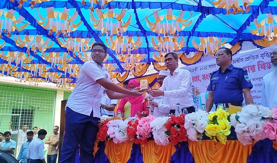 নড়াইল সরকারি উচ্চ বিদ্যালয়ের ৭৭ কৃতি শিক্ষার্থীকে সংবর্ধনা