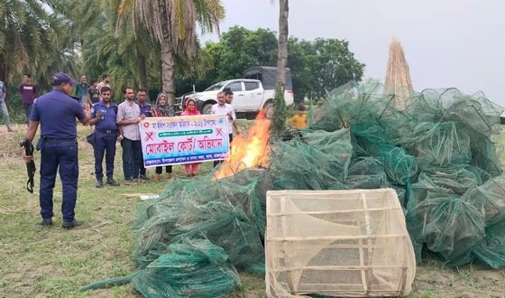 বাঘায় ২ লাখ টাকা মূল্যের ৫ হাজার মিটার জাল পুড়িয়ে ধ্বংস