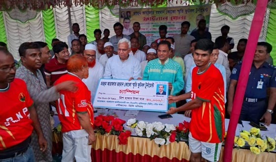 হিলিতে কোকো স্মৃতি ফুটবল টুর্নামেন্টের ফাইনাল