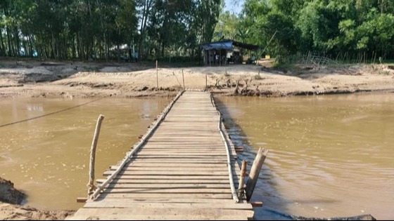 সোমেশ্বরী নদীতে সেতু নেই, ১৫ হাজার মানুষের দুর্ভোগ