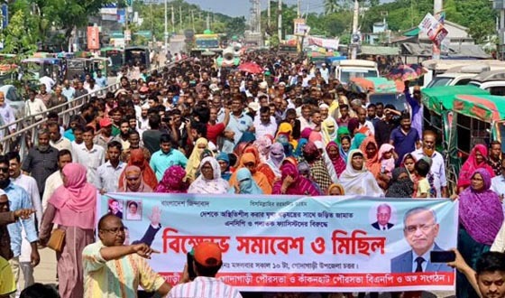 ইউএনও কার্যালয়ে তালা, প্রশাসনের মামলা, শাস্তির দাবিতে বিক্ষোভ