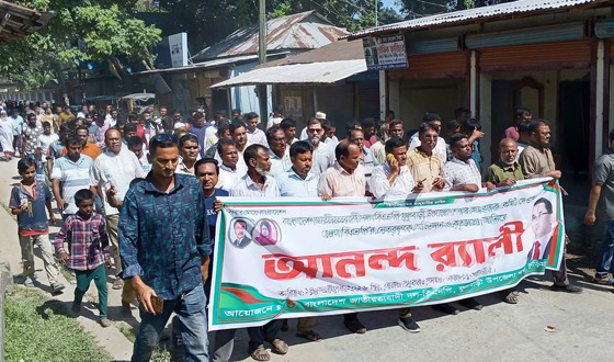 ফুলবাড়ীতে দীর্ঘদিনের স্থগিতের পর বিএনপির কমিটি দেয়ায় আনন্দ মিছিল