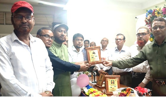 চাটমোহরে অবসরপ্রাপ্ত শিক্ষকদের বিদায় সংবর্ধনা