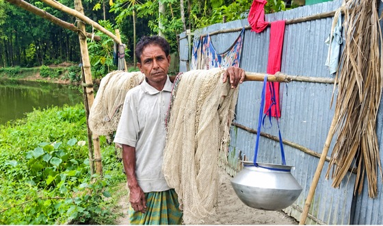 কুড়িগ্রামে তিস্তায় মাছের আকাল, জেলেপল্লিতে ম্লান পূজার আনন্দ