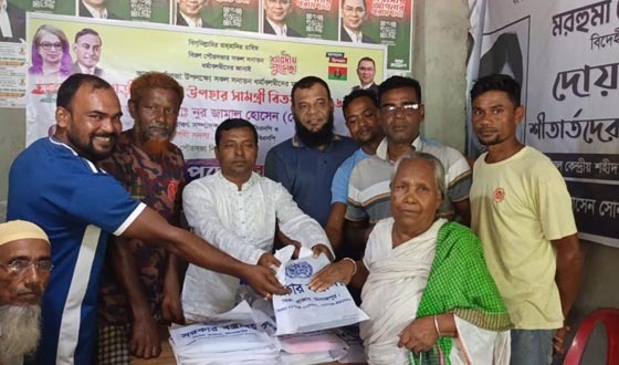 বিরলে সনাতন ধর্মাবলম্বীদের মাঝে উপহার সামগ্রী বিতরণ