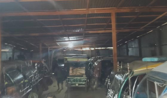 অটোরিকশা গ্যারেজে ডাকাতি, অটোরিকশা, ব্যাটারি নেওয়ার অভিযোগ
