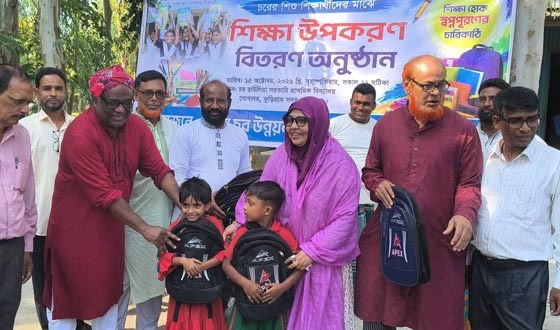‘ঝরে পড়া ও বাল্যবিয়ে রুখতে চরে ভাসমান স্কুল ও মাধ্যমিক বিদ্যালয় জরুরি’