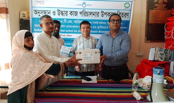 কুড়িগ্রামে অনুসন্ধান ও উদ্ধার উপকরণ সামগ্রী বিতরণ