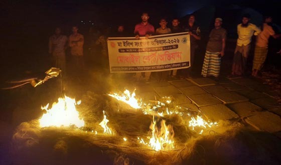 দৌলতখানের মেঘনায় অভিযান, ৩৫ লাখ টাকার জালে আগুন