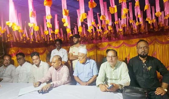কালীগঞ্জে বিএনপি নেতা হামিদুল ইসলামের পূজামন্ডপ পরিদর্শন