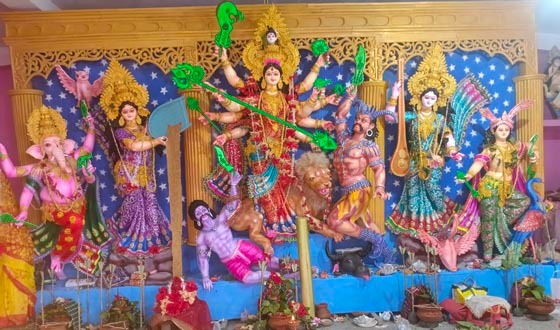 দুর্গাপূজায় নান্দনিক ও দৃষ্টিনন্দন প্যান্ডল নজর কাড়ছে দর্শনাথীদের