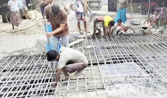 টাঙ্গাইলে বক্স কালভার্টে বাঁশ ব্যবহার করায় ইঞ্জিনিয়ার ও ঠিকাদারকে শোকজ