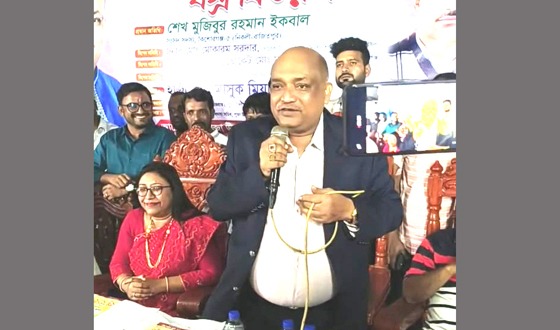 নিকলীতে দূর্গাপূজার অষ্টমী দিনে সহায় সম্বলহীনদের কাপড় বিতরণ