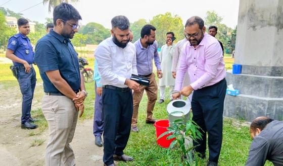 হাইমচরে দপ্তর ও ইউনিয়ন পরিষদ পরিদর্শন করলেন জেলা প্রশাসক