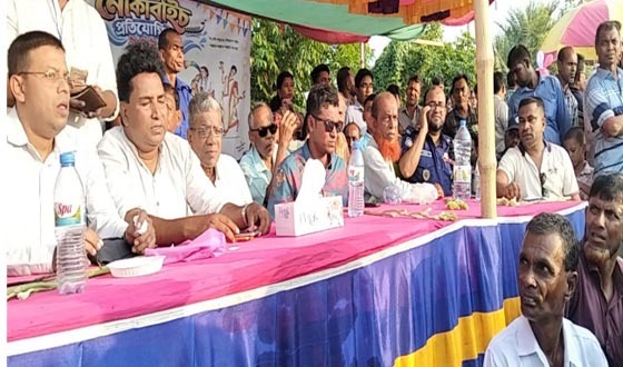 আশাশুনির কাদাকাটিতে দুর্গাপূজা উপলক্ষে নৌকাবাইচ প্রতিযোগিতা