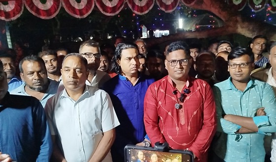 লোহাগড়ায় ইউপি চেয়ারম্যান প্রার্থী হুমায়ুন কবিরের বিভিন্ন পূজামণ্ডপে অনুদান প্রদান