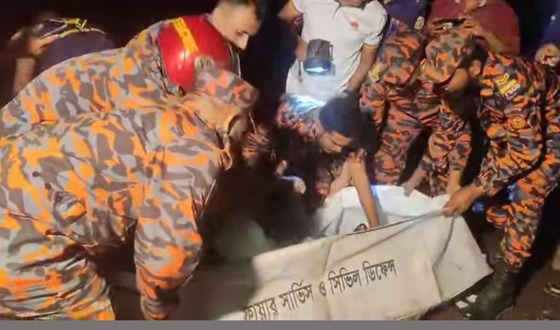নাজিরপুরে অর্ধশত যাত্রী নিয়ে কালিগঙ্গা নদীতে ট্রলারডুবি, শিশুর মরদেহ উদ্ধার