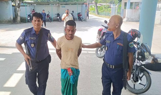 ফরিদপুরে মায়ের গলা কেটে পাশের বাড়িতে লুকিয়ে ছিল মাদকাসক্ত ছেলে