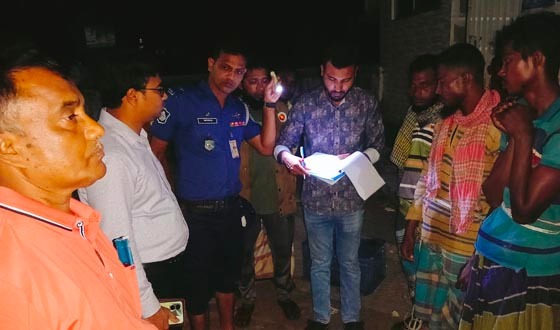 দৌলতখানে মা ইলিশ ধরায় জেলে আটক, জাল ট্রলার জব্দ