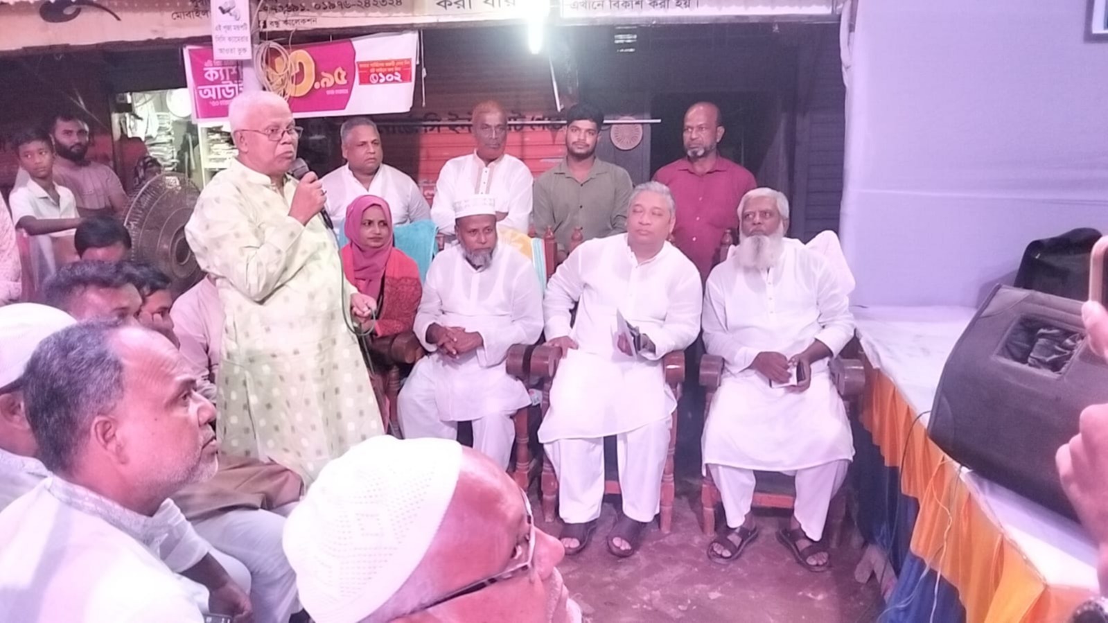 কাপাসিয়ায় দুর্গাপূজায় সনাতন ধর্মাবলম্বীদের উপহার দিলেন শাহ রিয়াজুল হান্নান