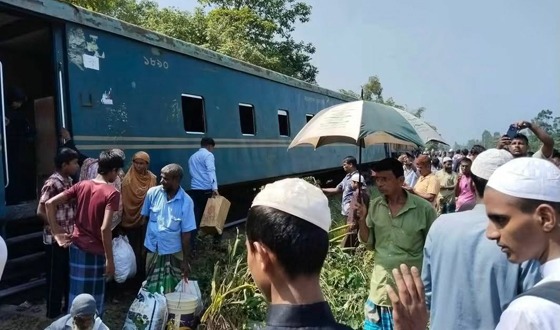 কুমিল্লায় কর্ণফুলীর বগি লাইনচ্যুত, ঢাকামুখী ট্রেন চলাচল বন্ধ