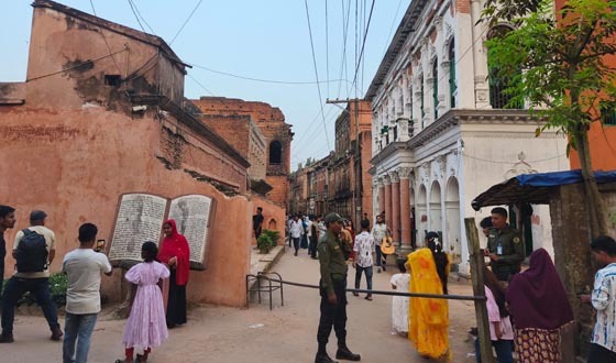 পূজার ছুটিতে পর্যটকের পদচারণায় মুখর সোনারগাঁয়ের পর্যটনকেন্দ্র গুলো