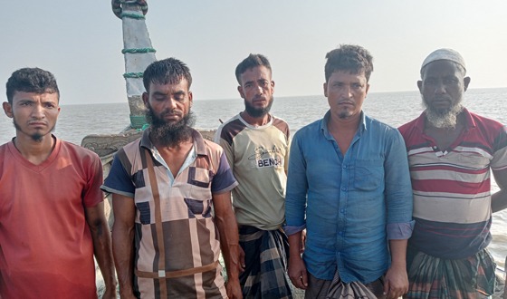 দৌলতখানের মেঘনায় মা ইলিশ রক্ষা অভিযানে ৫ মৎস্যজীবীর জেল জরিমানা