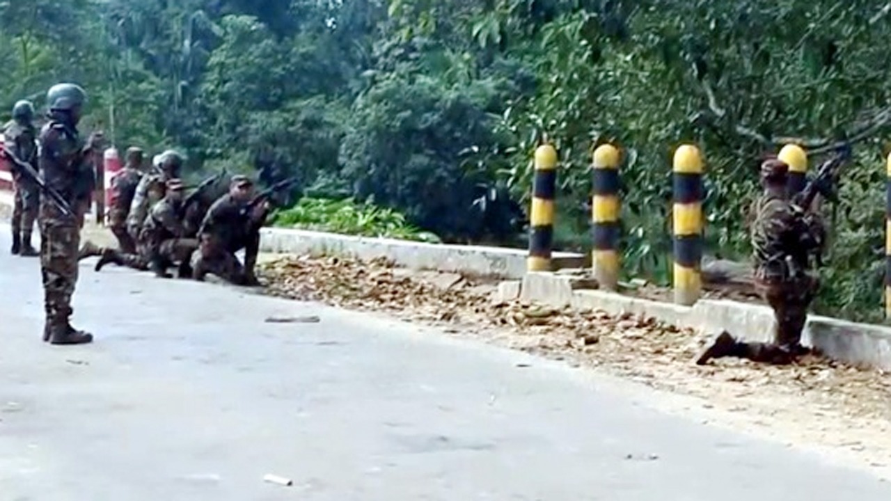 সাজেকে আইনশৃঙ্খলা বাহিনীর সঙ্গে বিক্ষোভকারীদের গোলাগুলি