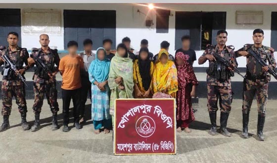 সীমান্ত পারাপারের সময় মহেশপুরে ১২ বাংলাদেশি আটক