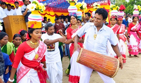ধামইরহাটে উৎসবমূখর পরিবেশে কারাম উৎসব উদযাপন