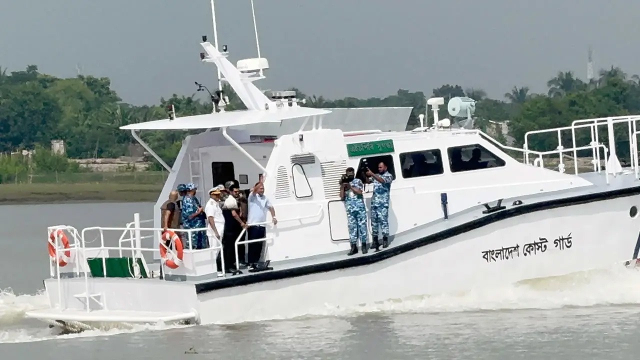 সুন্দরবন ঘুরে মোংলায় প্রধানমন্ত্রী, বিকেলে বন্দর ও অর্থনৈতিক অঞ্চল পরিদর্শন